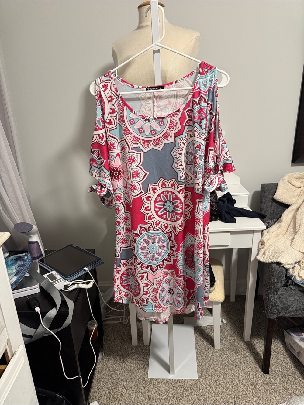 Cold-Shoulder Floral Medallion Tunic in Pink